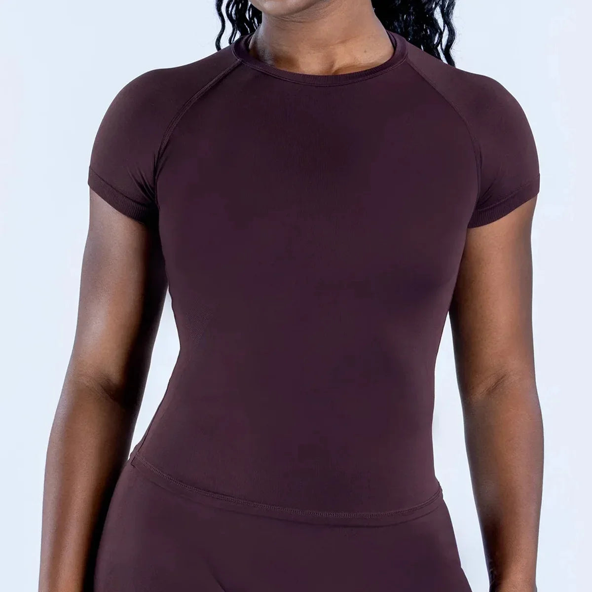 Haut de sport femme uni à manches courtes et col rond, en maille serrée, respirant, idéal pour le fitness et le yoga. Nouveau style.